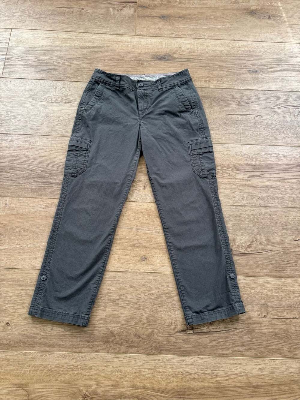 Eddie Bauer Slightly Curvy Cropped Cargo Pants Women’s 2 Gray Roll Tab Hiking - Picture 2 of 15